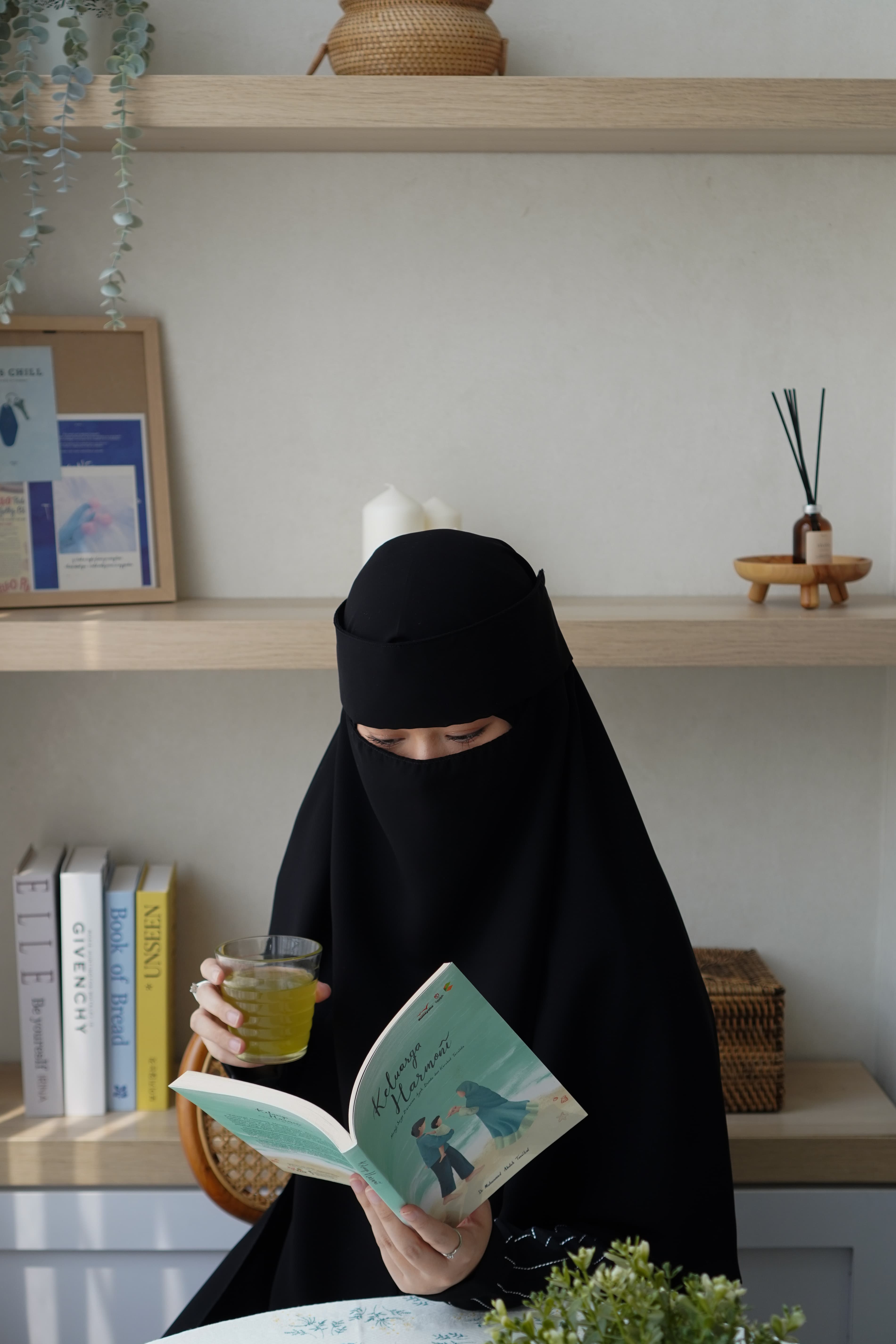 Naqiya — khimar ivory