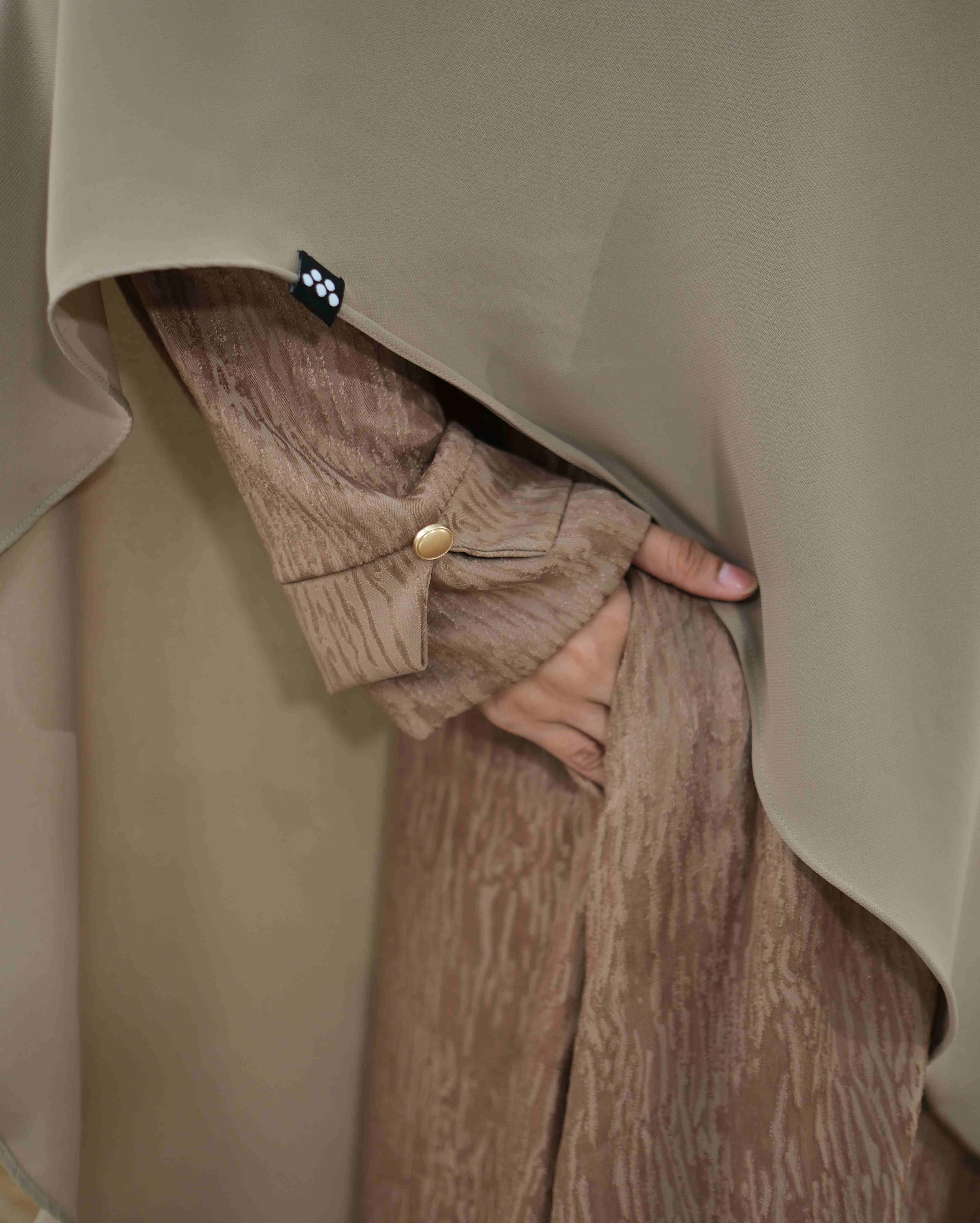 Eyra — abaya embos jacquard